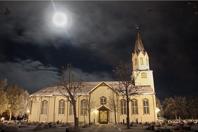 Rindal kirke vinter Foto Eli Solvik