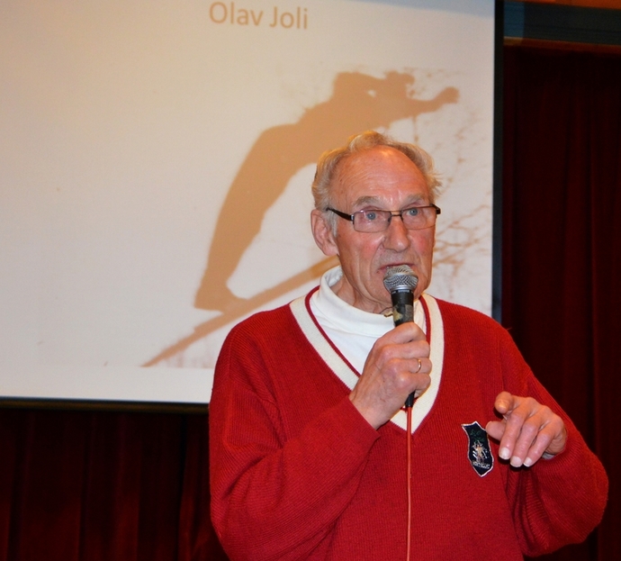 Artig 00 e Olav Joli kåserer Bakgrunnsfoto_690x623.jpg