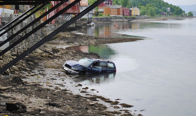 Bil i sjøen 1