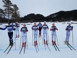 Fellesstart skiathlon 13-15 år. Fv: Noa (Surnadal), Mali, Even, Edvin, Jøri (Surnadal), Erik, Håvard og Daniel