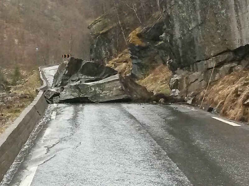 den kommunale vegen ved Ulviksbakken på Borgund den kommunale vegen ved Ulviksbakken på Borgund