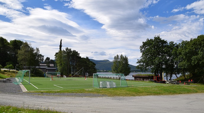 Fotballbanen Svissholmen Stangvik.jpg
