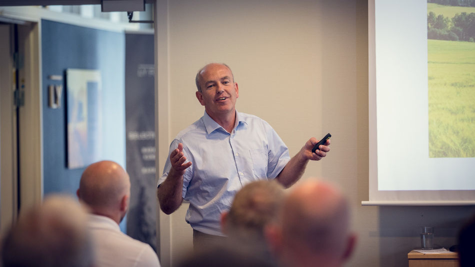 Lars Opsal, nestleder i Hedmark Bondelag, med foredraget «Landbruket i Ringsaker mot 2022»