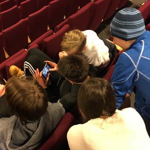 Elever i filmprosjekt