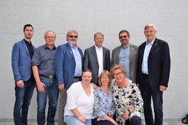 NYTT SENTRALSTYRE. Glenn E. Storsletten, Thorbjørn Andersen, Jan Joakimsen, Bjørn-Tore Lunde, Kristen Lorentzen og forbundsleder Morten Buan. Foran: Guro Markussen, Grete Kristoffersen og Berit Brørby (nestleder).