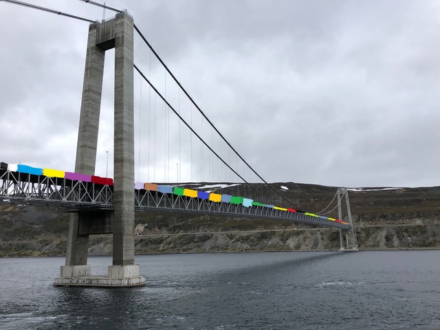 kvalsundbrua i farger_640x480.jpg