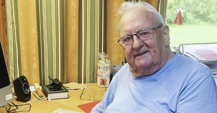 Halse Kristian 1926-2018 Ved skrivebordet