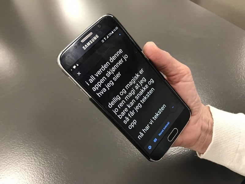 SNAKKESKRIVING. Ny mobilapp oversetter muntlig tale fortløpende til skjerm og vil bli til stor hjelp for deg med nedsatt hørsel.