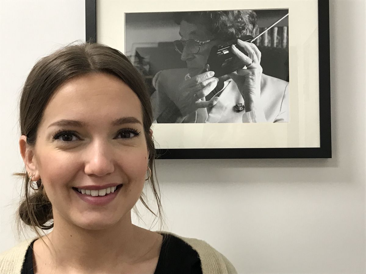 SØKER PÅRØRENDE. Audiopedagogstudent Miriam Godø vil undersøke hvordan det er å leve sammen med en partner som har nedsatt hørsel.Foto. Tor Slette Johnsen