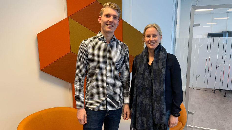 Studentene Solveig Grøndalen og Håkon Kristiansen trives godt med å ha kontorplass i Gründerparken