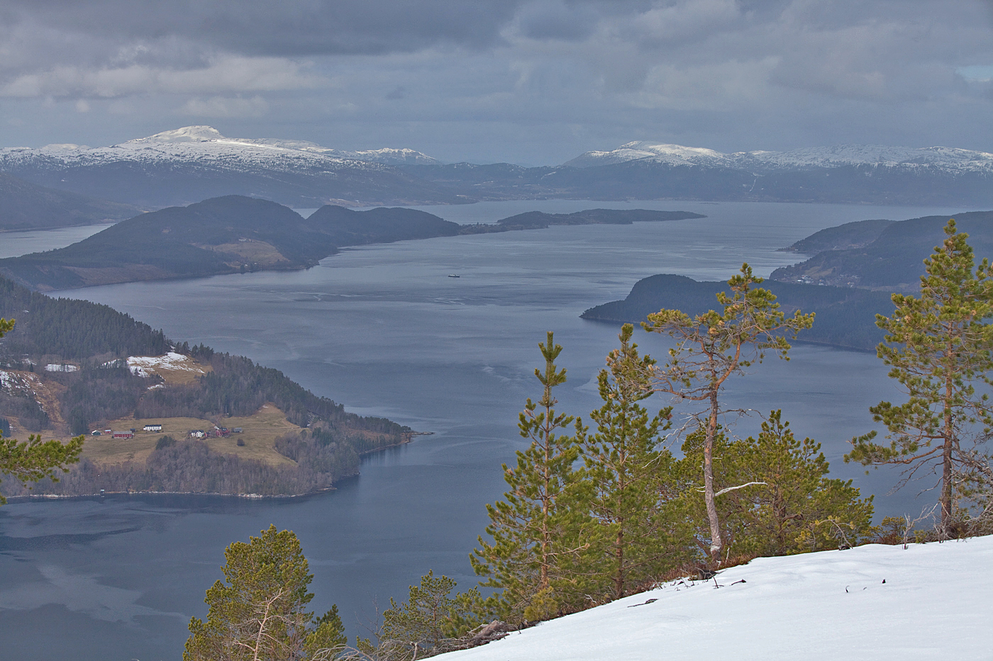 190407i-fjord.jpg
