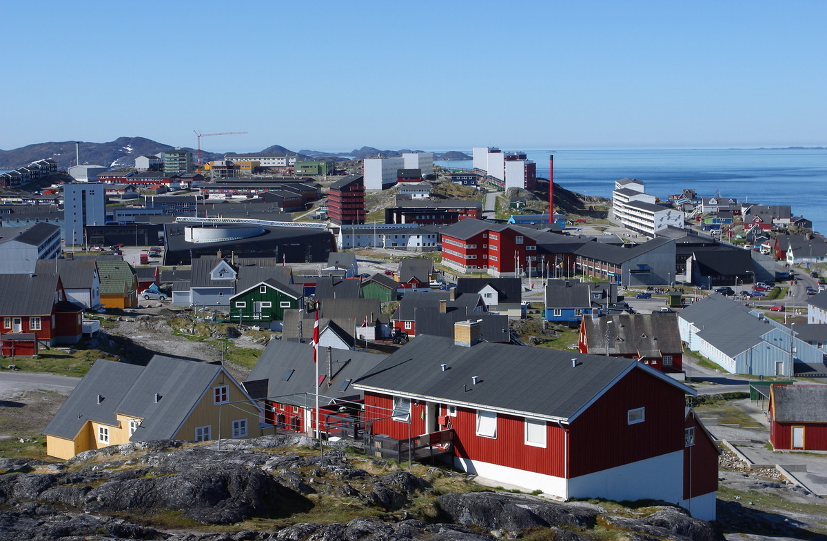 LANG REISE. To ganger i året får Grønland besøk av øre-, nese- og halslege og audiograf fra Danmark. Foto. Bam og Biofoto LANG REISE. To ganger i året får Grønland besøk av øre-, neste- og halslege og audiograf fra Danmark. Foto. Bam og Biofoto