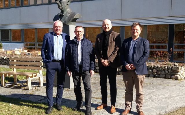Helsegruppa i Sogn regionråd med ordførarane Jan Geir Solheim, Arild Ingar Lægreid og Jon Håkon Odd og <br />frå Helse Førde administrerande direktør Arve Varden Helsegruppa i Sogn regionråd med ordførarane Jan Geir Solheim, Arild Ingar Lægreid og Jon Håkon Odd og <br />frå Helse Førde administrerande direktør Arve Varden