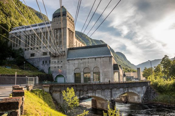 Kraftverk illustrasjon fra shutterstock