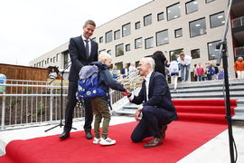 UNIVERSELL OPPLÆRING. Kunnskapsminister Jan Tore Sanner (H) har fått forslag til ny Opplæringslov, som legger vekt på en skole med universell opplæring og individuell tilrettelegging. Her avbildet ved årets skolestart. Foto. NTB Scanpix