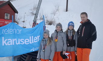 Fra venstre, Selma Heggset, Marianne Svendsen Fiske, Eirin Aasgård og leder for alpintgruppen Anders Grimsmo var arrangører