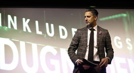 DEBUT. Kultur- og likestillingsminister Abid Raja lovte å være en tydelig statsråd for funksjonshemmede under toppmøte om Inkluderingsdugnaden. Foto. Ivar Kvistum - Handikapnytt