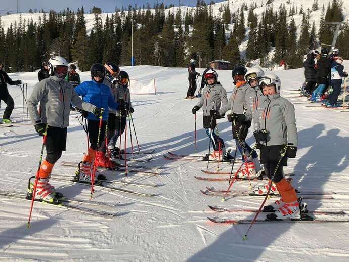 Surnadal IL alpin klare på start._690x518.jpg