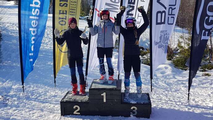 Jenter U14, Maja Mogstad på 1. plass i SuperG._690x388.jpg