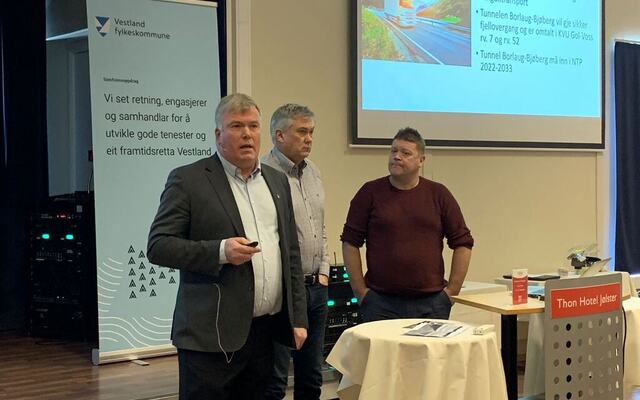 Ordførarane Ivar Kvalen, Petter Sortland og Roy Egil Stadheim representerte Sogn regionråd på innspelsmøtet. Foto: Vestland fylkeskommune