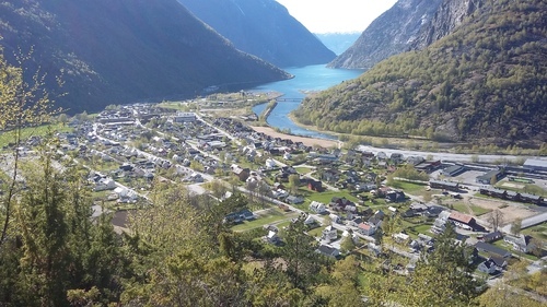 Lærdalsøyri i mai