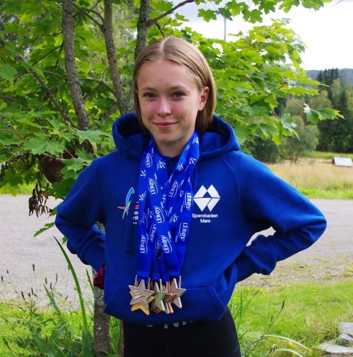 Nina Næss Bolme m 6 medaljer 6.9.20 foto Gunnar Bureid.jpg