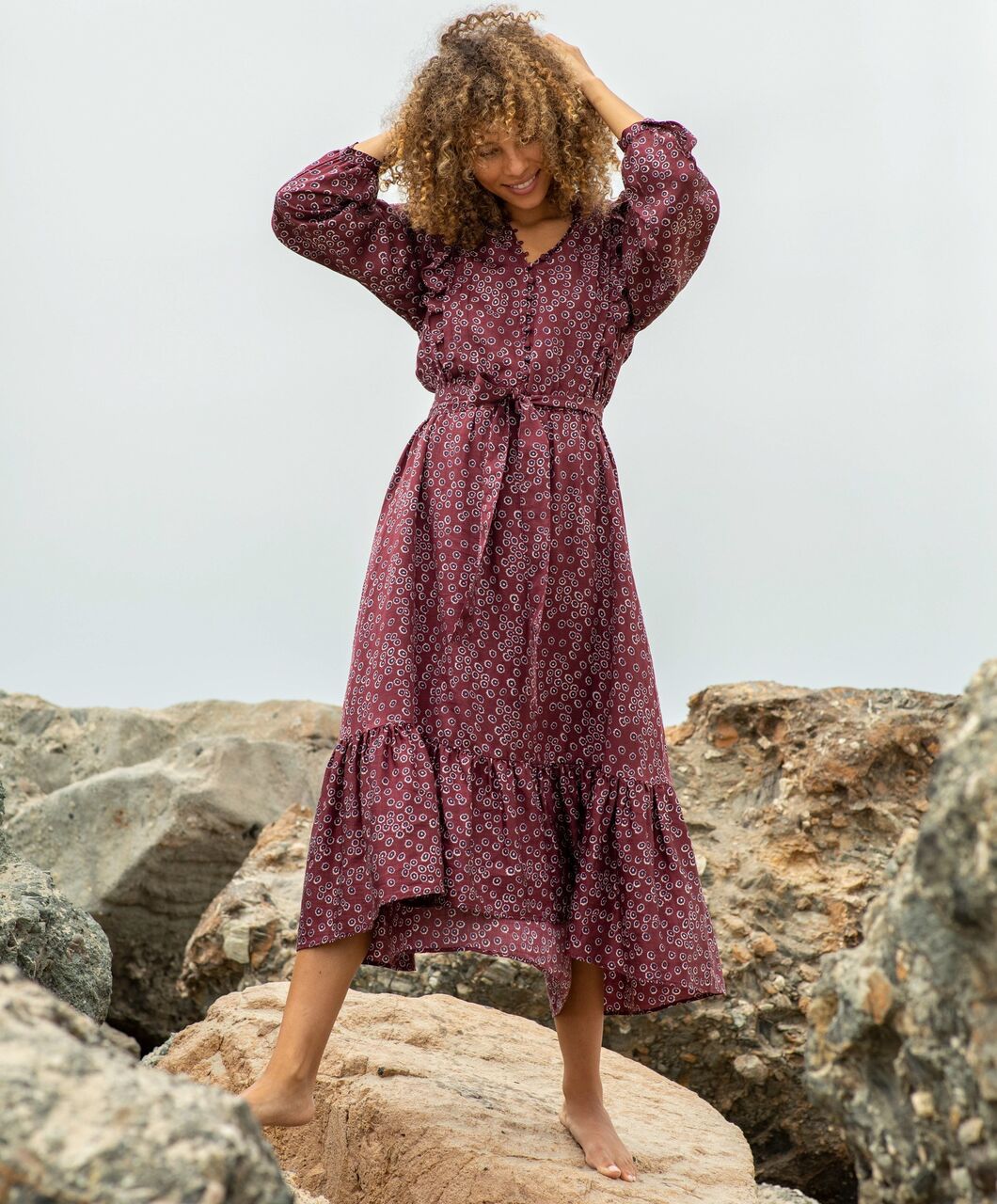 Starlight Dress on rock CAM_LOOK_03_030A3086_1988x2400