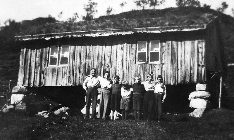 Settemssetra i gamle dagar. Personane er ukjende. (Bøfjorden Historielag)