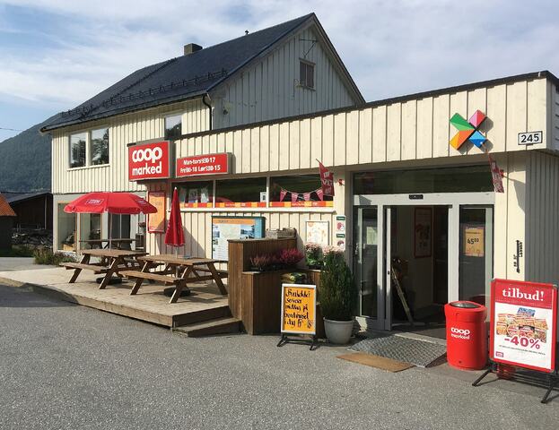 Coop Marked – eller Bøfjord Samvirkelag – er nærbutikk for heile Bøfjorden i dag. (Foto: Bernt G. Bøe)