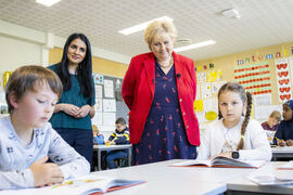 MANGLER MÅL. Erna Solberg og regjeringen har lagt frem en handlingsplan for et universelt utformet samfunn som mangler både mål, tiltak og ressurser, mener HLF. Foto. NTB Scanpix