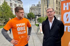 VIKTIG TEMA. Oslos helsebyråd Robert Steen (Ap) ga klart uttrykk for at hørsel er et viktig for folkehelsen og lyttet ivrig til HLFs generalsekretær Henrik Peersen under kampanjestarten tirsdag.