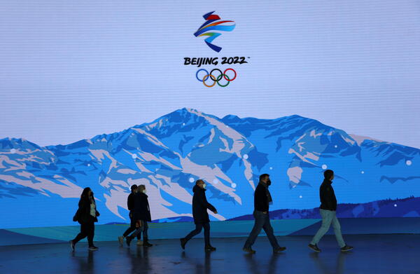 SNART OL. Sportsinteresserte blir servert 200 timer vinteridrett fra OL i Beijing i februar, det aller meste blir tekstet for hørselshemmede. Foto. Reuters