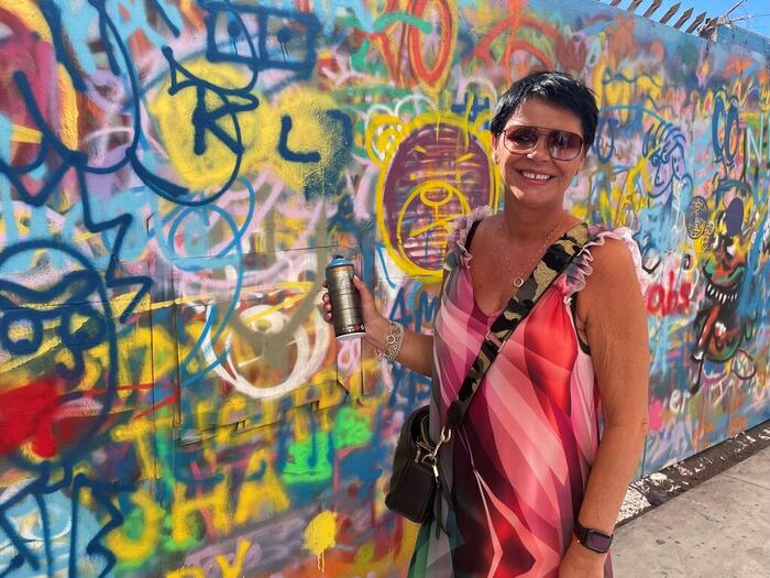 FARGER ER FEST. Lykken er spraymaling og en hel vegg til kreativ utfoldelse. For eksempel her i Wynwood Walls i Miami under fjorårets ferie. Opplevelsen oppsummeres slik: Kjempegøy!