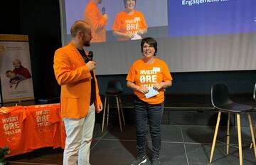 QUIZVINNER. Bente Bordal Jensen vant quizen på frivillighetsfeste, der Sindre Falk var konferansier.