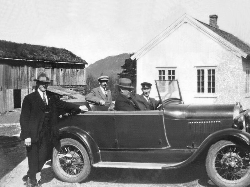 Bilnostalgi b 1928c Halsa GmN