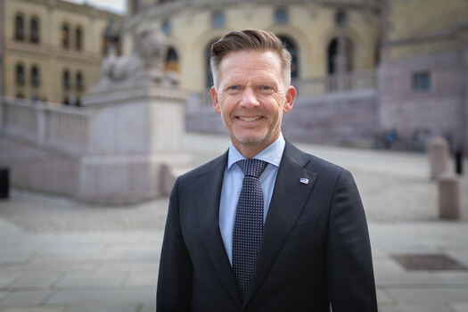 Nestleder i Stortingets familie- og kulturkomité Tage Pettersen mener delt bosted bør være utgangspunktet i den nye barneloven.
