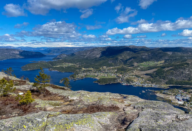 Utsikt frå fjelltopp utover Treungen