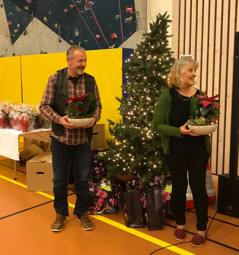 Marit og Rajko Savic fikk prisen som Årets ildsjel i Dønna i 2022.