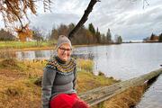 GLEDE. Naturen er et sted hvor Tove Kristin Strømsvåg finner ro og tid til ettertanke. Hun omtaler timene utendørs som meditasjon og medisin mot tinnitus. Foto. Heidi Løkken