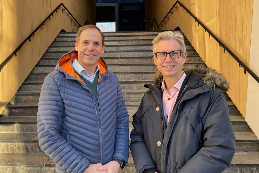 Fra venstre Lars Chr. Fredenlund, adm.dir. Cobuilder og Harald Hesselroth, adm.dir. Standard Online.