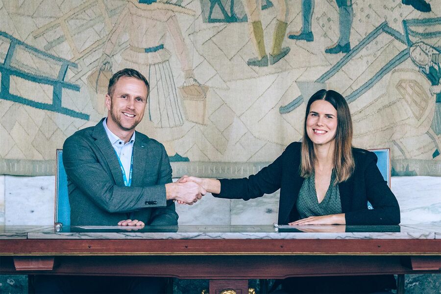 Bravida Norges region Oslo Service, Dag Vidar Kvernbråten og  byråd for miljø og samferdsel, Sirin Hellvin Stav,. Foto: Ronny Boysen for Klimaetaten