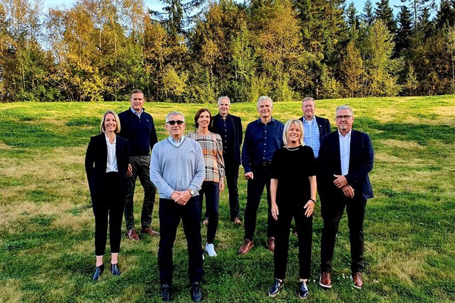 På den årlige strategisamlingen ble fremtiden for Integra-bedriftene diskutert og da særlig tre temaer; bærekraft, kompetanse og IT-sikkerhet. Fra venstre ser vi: Randi Mogerhagen, Schneider, Thomas Nohre, Siemens, styreleder Integra Gunnar Johannesen, GK, daglig leder Integra Vigdis Sværen, Karl Renaas, Caverion, Vidar Låte, Aventi, Nina Hansen, JM Hansen AS, Jo Jessen, Instell, og Trond Bersvendsen, Johnsen Controls. 