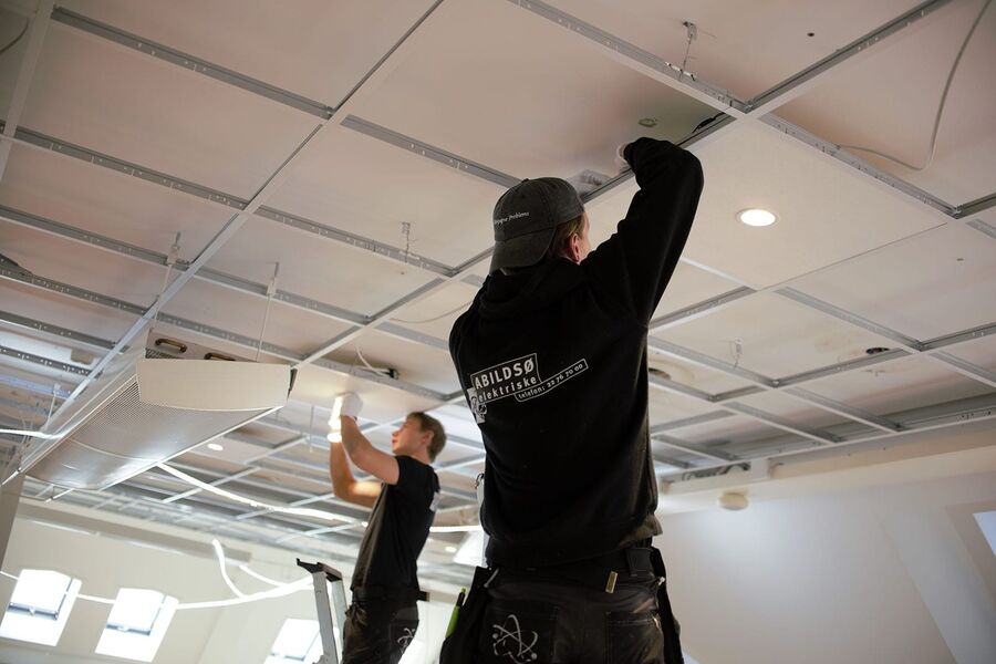 Abildsø Elektriske i full gang med montering av Junistar Soft.