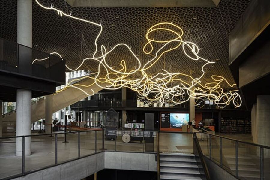 Kunstverket BRAINSTORM av Lars Ø Ramberg på plass i Dechman i Oslo. Foto: Werner Zellien.