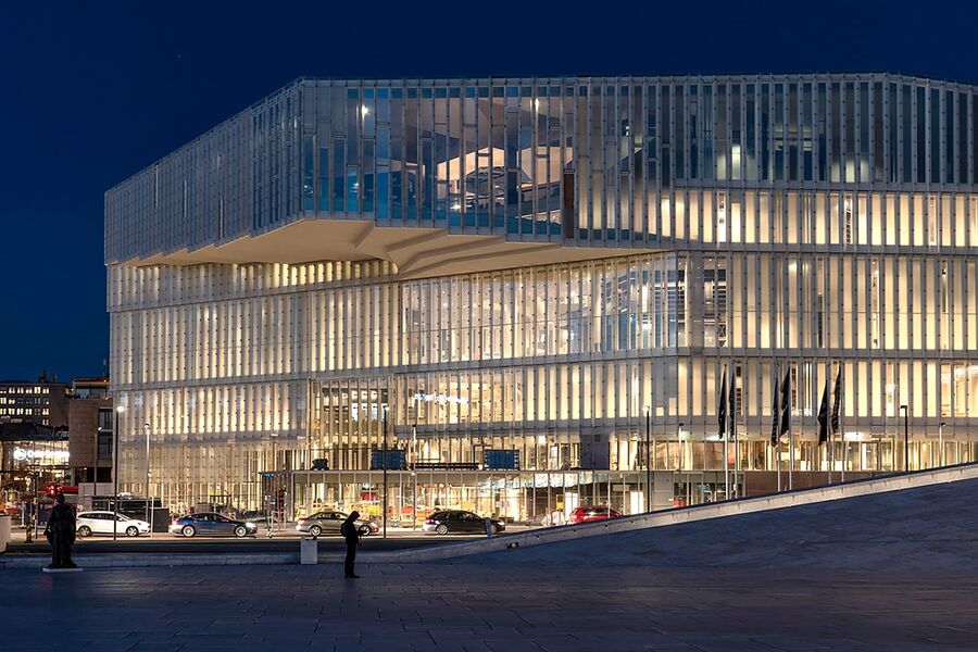Oslo kommune har satt høye miljøkrav for det nye hovedbiblioteket. Bygget holder passivhus- standard og er bygget med mer enn 50 prosent lavere klimagassutslipp enn tilsvarende bygg. Foto: Jiri Havran 