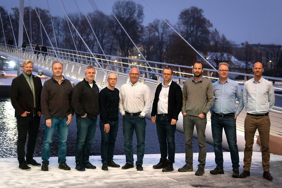 Her er frontfigurene bak NORPEC AS, som nå viderefører mye av kompetansen fra Jacobsen Elektro. Fra venstre: Investor Egil Bretvik i Bretvik Holding AS, Bendik Øhrn, Tor Grinna, Alf Vegar Nymoen(daglig leder), Svein Haugen, Stein Sundby og Leif Bottolfs, alle fra tidligere Jacobsen Elektro, samt investorene Lars Kristoffer Loe og Kent Jensen i Loe Equity AS.
