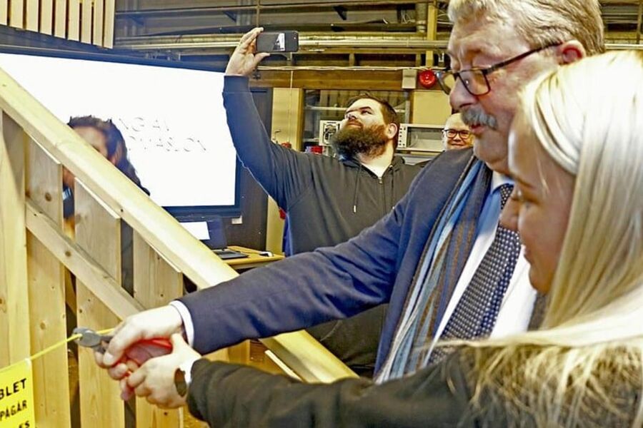 Fungerende fylkesordfører Knut Petter Torgersen og nestleder i elevrådet Ida Erikstad Nilsen. Foto: Trond-Erlend Willassen