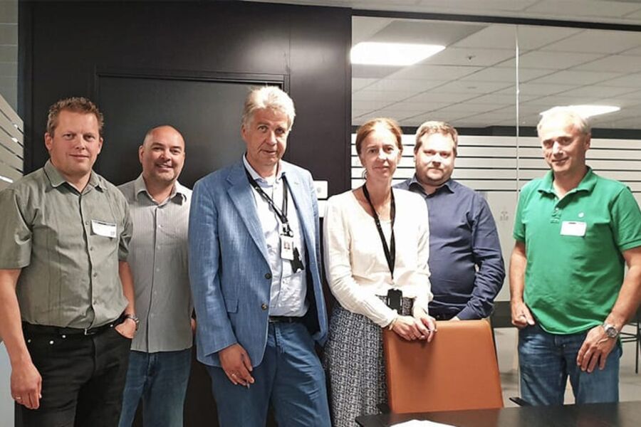Kontraktssignering: Trond Brunstad fra GK, Morten Westland fra OBY, Tore Fredriksen fra OBY, Kristin Gjessing fra OBY, Håvard Ellann fra OBY og Bjørn Erik Østli fra GK.