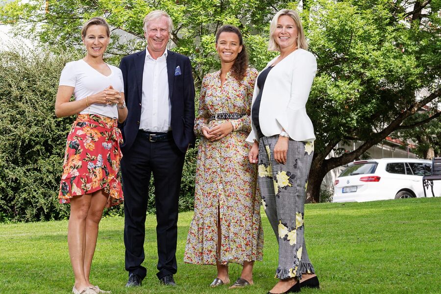 Fra venstre: Katharina Hernæs, AF Eiendom, Carl Erik Krefting, Carucel, Caroline Krefting, Carucel og Matilda Vinje, AF Eiendom. Foto: Ellen Johanne Jarli 