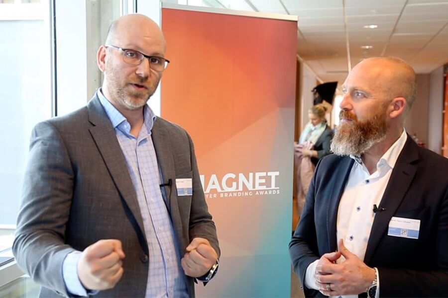 Fv.: Talent & Acquisition Manager André Tangen og HR Vice President Henrik Holck-Clausen representerte Schneider Electric på Magnet Awards.
